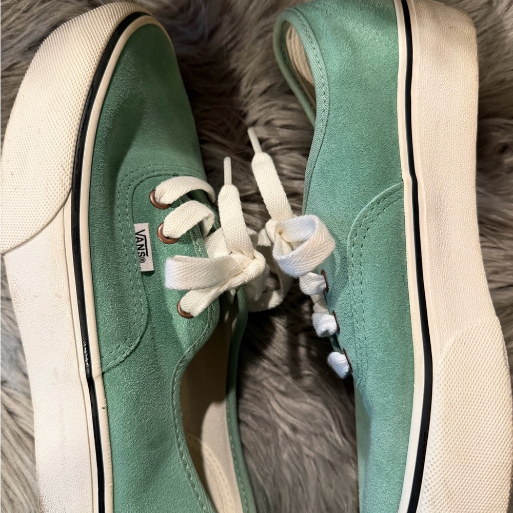 *LIKE NEW* Suede 1” Platform Vans (Women’s 8/ Mens 6.5) - Picture 3 of 7